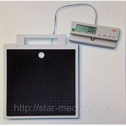 Seca 899 - напольные весы с выносным кабельным дисплеем фотография