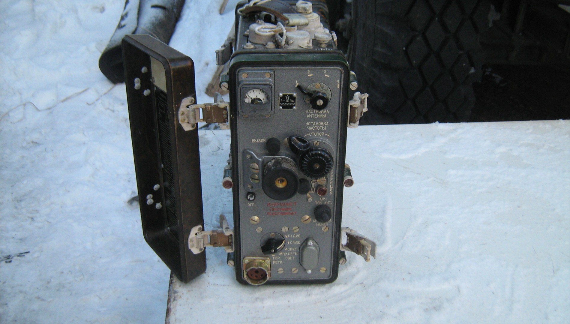 Р 105 содержание. Р-105 радиостанция. ранцевая радиостанция р 105. радиостанция р-250 м 2. р 255мп радиостанция.