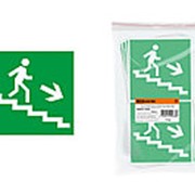 Знак "Направление к эвакуационному выходу (по лестнице направо вниз)" 150х150мм TDM