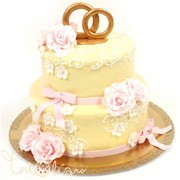 Бежевый свадебный торт с цветами №91