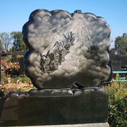 Памятник из гранита облако с резьбой фото