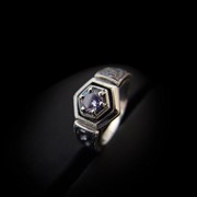 Кольцо из серебра с фиолетовым аметистом от WickerRing фото