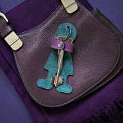 Брелок-ключница Девочка фиолетовый/зелёный