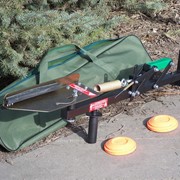 Ручная метательная машинка для занятий стрельбой по мишеням-тарелочкам на природе фото