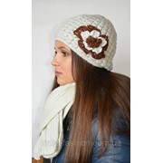 Комплект (шапка с цветком и шарф) бежево-серый фотография