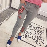 Женские стильные джинсы с цветочной вышивкой,2 цвета