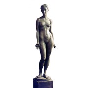 Скульптура обнаженой девушки