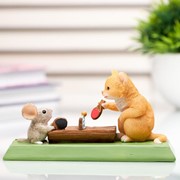 Сувенир полистоун миниатюра “Кот и мышка настольный теннис“ 7х6х13,5 см фотография