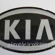Антискользящий силиконовый коврик на торпедо с логотипом Kia фотография