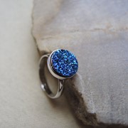 Серебряное кольцо с голубыми друзами от WickerRing фотография