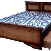Кровать деревянная. фотография