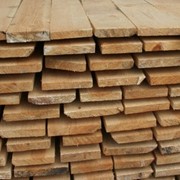 Брус деревянный строительный фотография