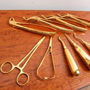 Декоративное покрытие золотом инструментов фото