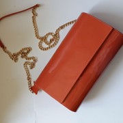 Женская сумочка-клатч из натуральной лаковой кожи фото