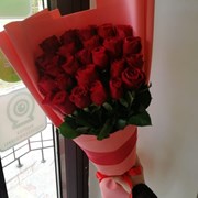 Букет из 25 красных роз фотография