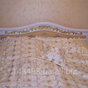 Кровать двуспальная из натурального дерева с резным декором фото