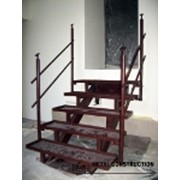 Лестницы на металлокаркасе для современного сооружения фотография
