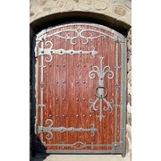 Двери навесные украшены коваными элементами, №13 фото