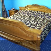 Кровати для спален из натурального дерева