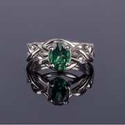 Серебряное кольцо головоломка с зеленым Топазом Wickerring фотография