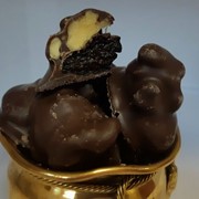 Чернослив с грецким орехом в темном шоколаде фото