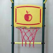 Кольцо баскетбольное с деревянным щитом фотография