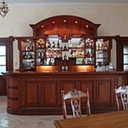 Мебель для кафе, баров и ресторанов из натурального дерева фото