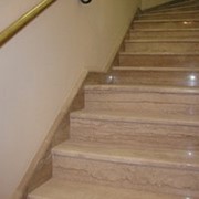 Ступени и лестницы из мрамора Daino Reale / Дайна Реале