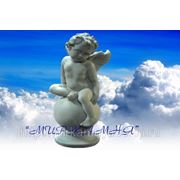 Ритуальная статуэтка “Ангел на шаре“ из высокопрочного бетона (ПРОИЗВОДСТВО “МИР КАМНЯ“) фото