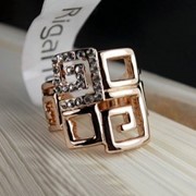 Позолоченное кольцо «Римское» с прозрачными кристаллами Swarovski фото