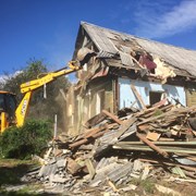 Демонтаж деревянных домов. Снос  зданий и сооружен фото