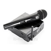 AKG WMS40 Mini Vocal Set Band US45A вокальная радиосистема с ручным передатчиком и капсюлем D88 фото