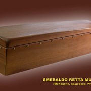 Гроб, модель Smeraldo Retta. Однокрышечный, четырехгранный