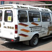 Реклама на маршрутных такси фотография