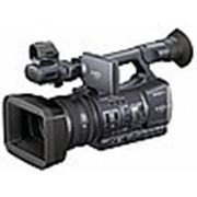 Професиональная видео камера Sony HDR-AX2000E фотография