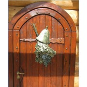 Кованый элемент на дверь бани “Веник дубовый“. фото
