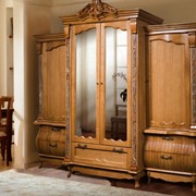 Мебель корпусная из массивной древесины фото