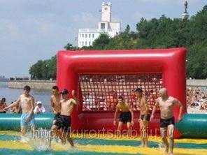 Скользкий футбол аттракцион