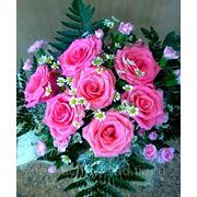 Букет из 7 розовых роз “Васильки, ромашки и немного маков, трепетность желаний и капризов снов...“ фото