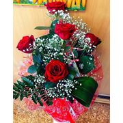 Букет из 5 красных роз - премиум “С Днем Святого Валентина!“ фото