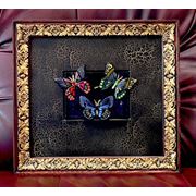 Композиция “Вечерние бабочки“ из цветного стекла с сусальным золотом в деревянной раме фото