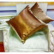Декоративные подушки, комбинированные из двух тканей.