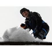 Услуги чистки кровли от снега СПб фотография
