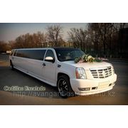 Аренда лимузина Cadillac Escalade белого цвета для свадьбы и других мероприятий фото