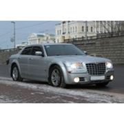 Прокат и аренда автомобиля Chrysler 300 C с водителем фото