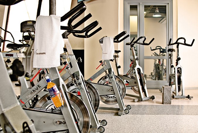 Услуга спорт. Тренажерный зал Летучий голландец. Фитнес зал на Летучем Голландце. Фитнес центр Летучий голландец. Летучий голландец фитнес зал Питер.