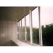 Тепла балконна рама в кольорі з енергозберігаючим склопакетом фото