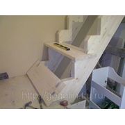 Изготовление лестниц из ценных пород древесины фото