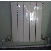 Установка радиатора отопления. фото