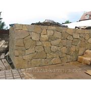 Облицовка подпорных стен природным камнем